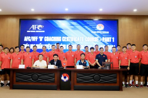 HLV Trần Anh Khoa tham dự khóa học đào tạo huấn luyện bóng đá chứng chỉ B/AFC/VFF giai đoạn 1 năm 2022